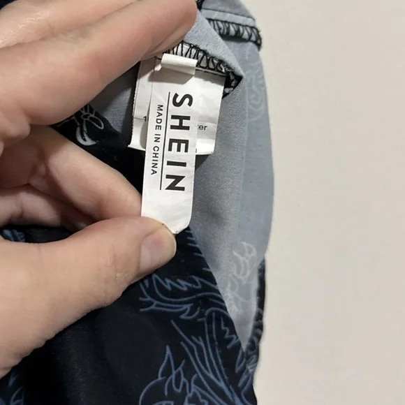 SHEIN Shirt Mens Medium Black Blue White Dragon Pattern Button Up Hawaiian - Picture 3 of 6